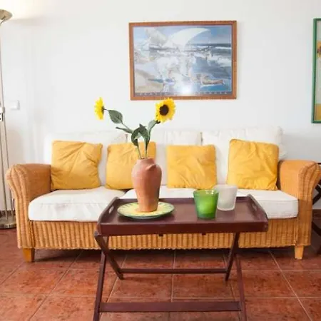 Playa Blanca Sleeps 4 Wifi Villa