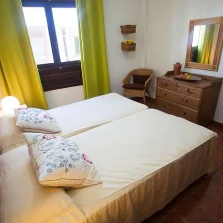 Playa Blanca Sleeps 4 Wifi Villa