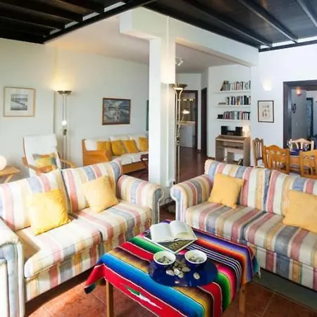 Playa Blanca Sleeps 4 Wifi *