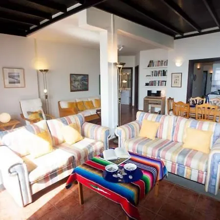 Playa Blanca Sleeps 4 Wifi Villa *
