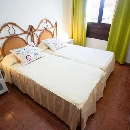Playa Blanca Sleeps 4 Wifi Villa