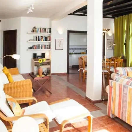 Villa Playa Blanca Sleeps 4 Wifi